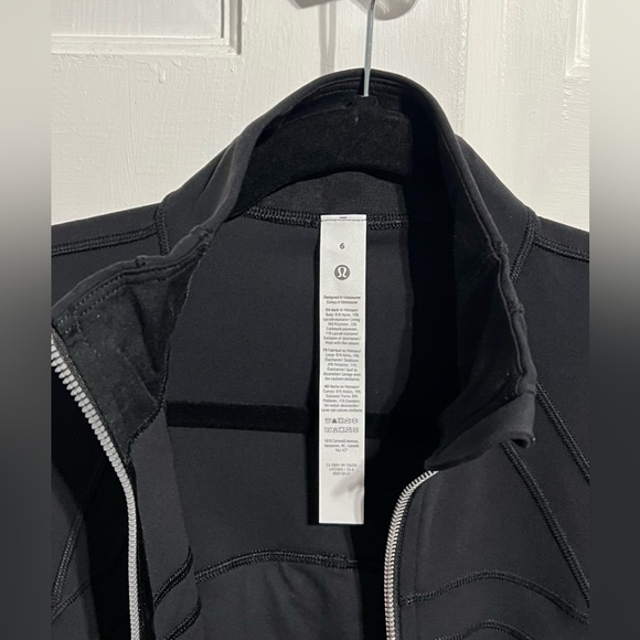 NWOT Lululemon Define Cropped Jacket Nulu color Black Sz 6 - Picture 5 of 9